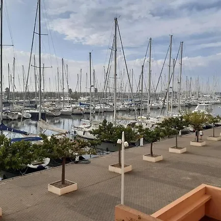 Apartment : Vur Sur Le Port Gruissan